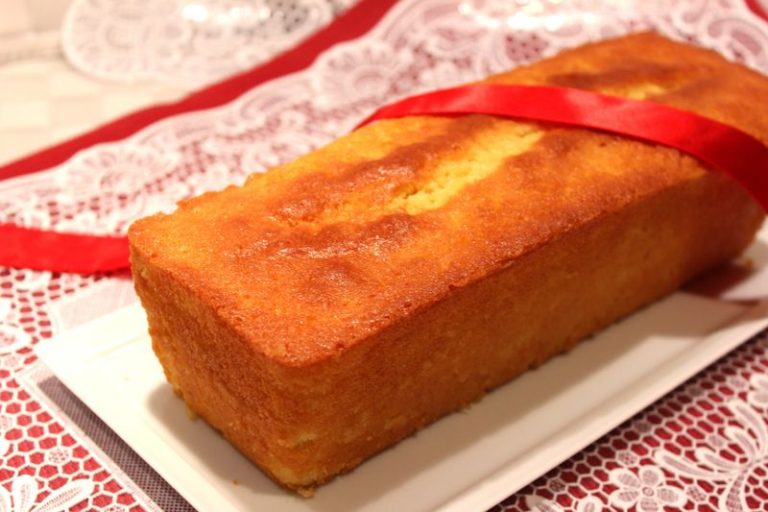 Quatre-quart moelleux au citron et à la fleur d’oranger