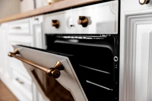 Comment nettoyer un four très sale ?
